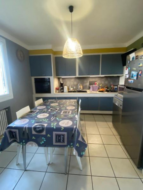 Chambre privée dans maison + petit déjeuner offert